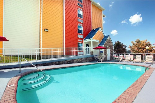 Microtel Inn & Suites by Wyndham Pigeon Forge - image 35