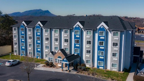 Microtel Inn & Suites by Wyndham Pigeon Forge - image 37