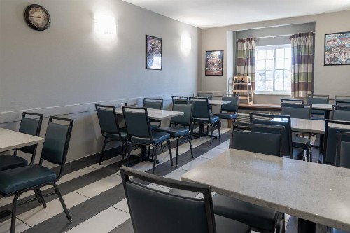 Microtel Inn & Suites by Wyndham Pigeon Forge - image 39