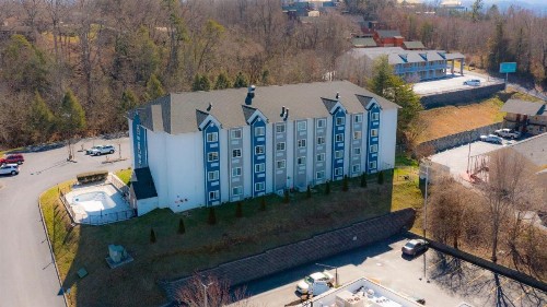 Microtel Inn & Suites by Wyndham Pigeon Forge - image 41