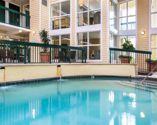 Econo Lodge Riverside - image 17