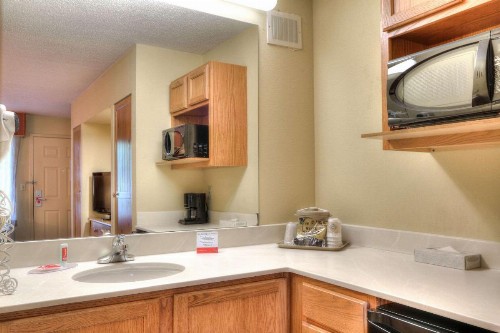 Econo Lodge Riverside - image 41