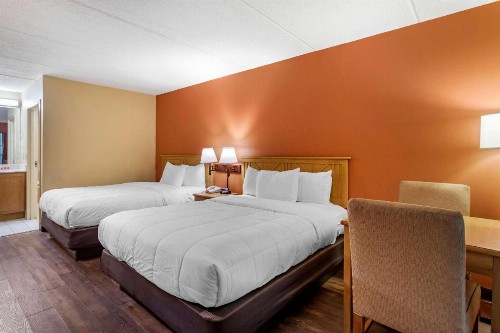 Econo Lodge Riverside - image 9