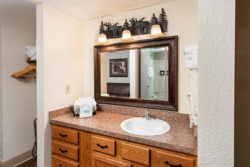 Creekstone Inn - image 8