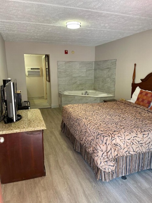 Pin Oak Parkway Inn - image 11