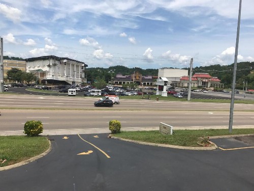 Pin Oak Parkway Inn - image 17
