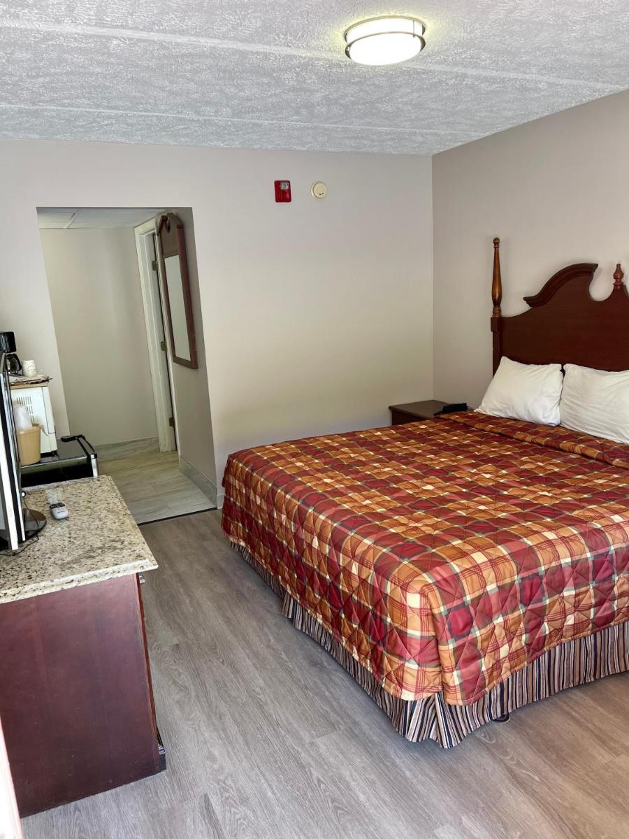 Pin Oak Parkway Inn - image 2
