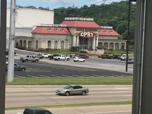 Pin Oak Parkway Inn - image 20