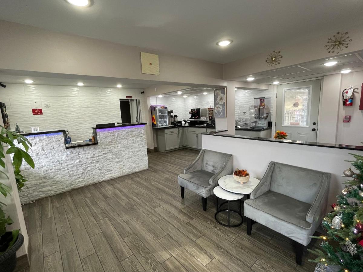 Pin Oak Parkway Inn - image 3