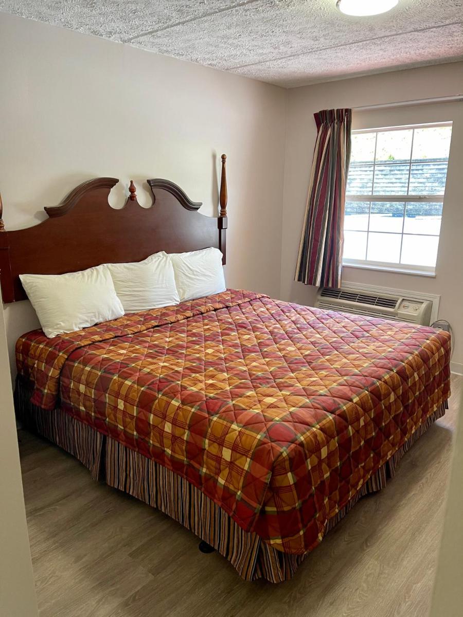 Pin Oak Parkway Inn - image 4
