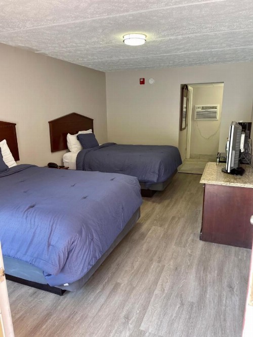 Pin Oak Parkway Inn - image 7
