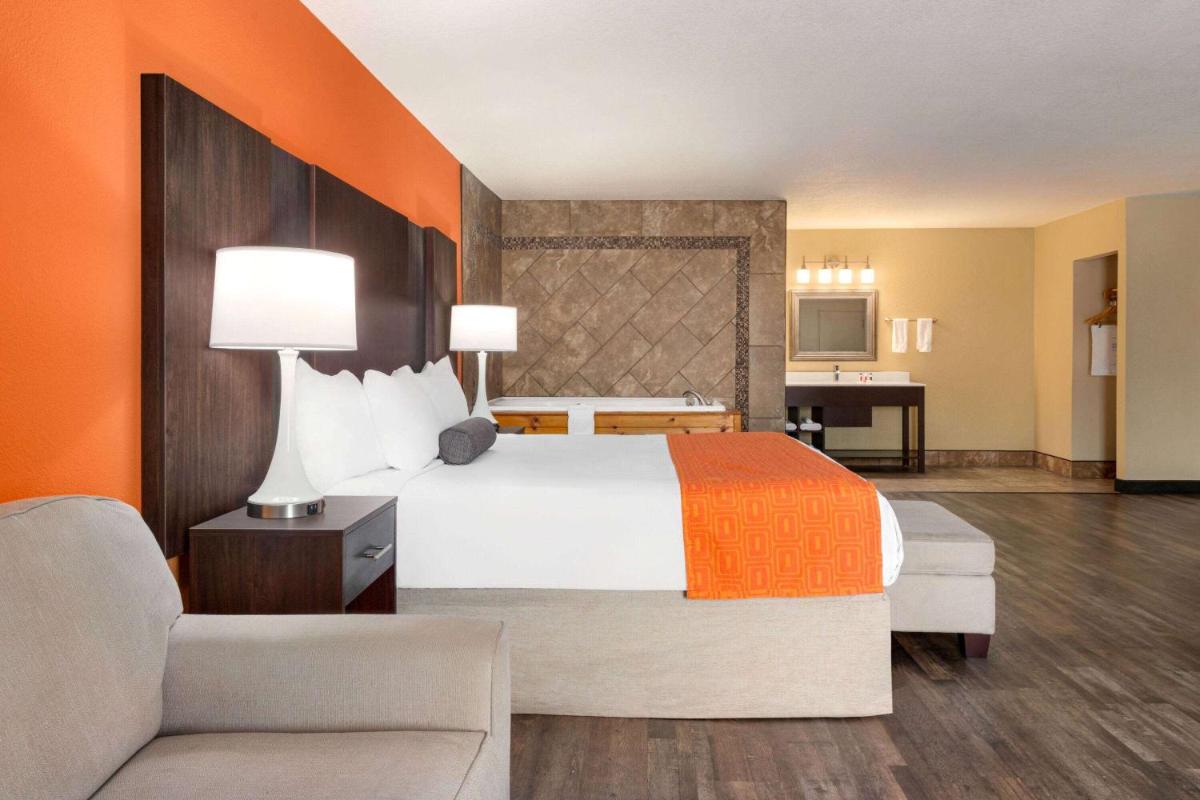 Howard Johnson by Wyndham Pigeon Forge - image 4