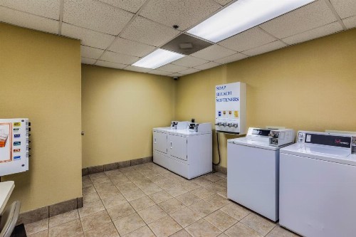 Park Grove Inn - image 20