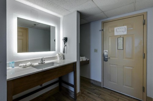 Park Grove Inn - image 40