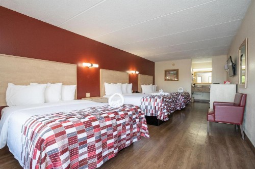 Red Roof Inn & Suites Pigeon Forge Parkway - image 18