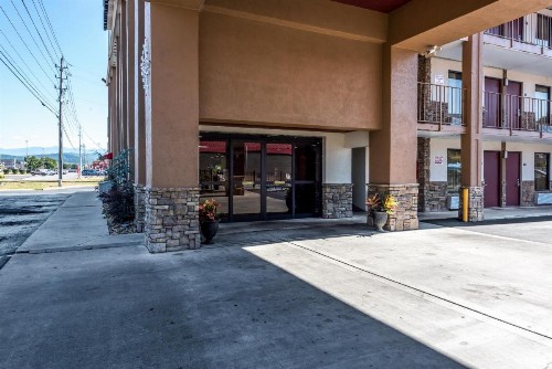 Red Roof Inn & Suites Pigeon Forge Parkway - image 2