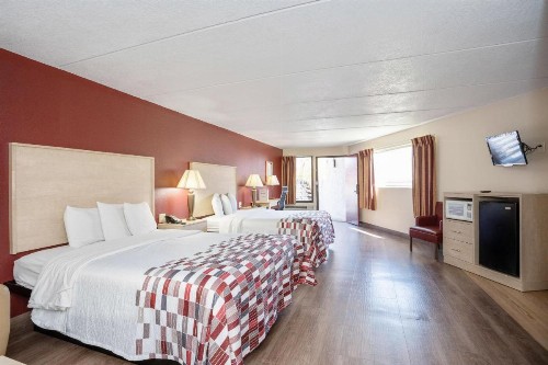 Red Roof Inn & Suites Pigeon Forge Parkway - image 20