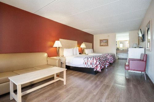 Red Roof Inn & Suites Pigeon Forge Parkway - image 21