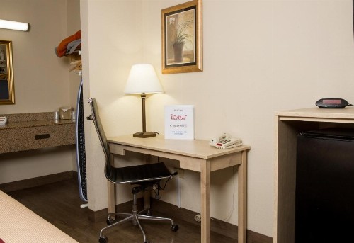 Red Roof Inn & Suites Pigeon Forge Parkway - image 26