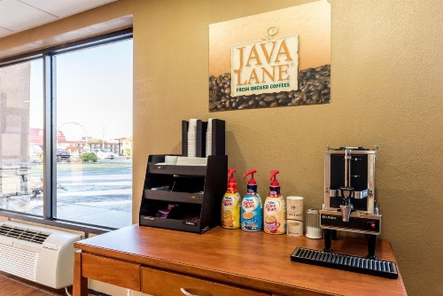 Red Roof Inn & Suites Pigeon Forge Parkway - image 3