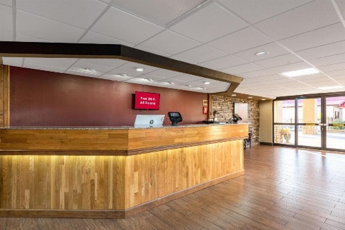 Red Roof Inn & Suites Pigeon Forge Parkway - image 5