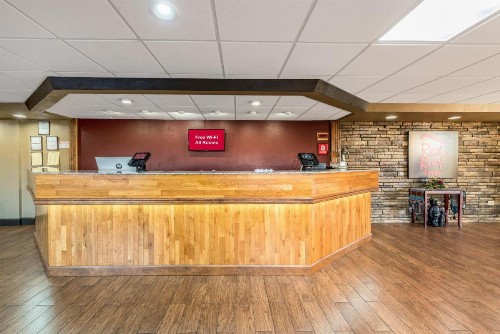 Red Roof Inn & Suites Pigeon Forge Parkway - image 6