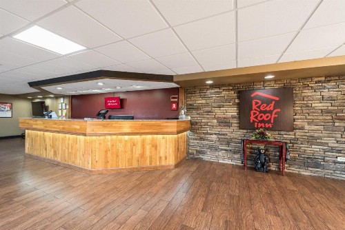 Red Roof Inn & Suites Pigeon Forge Parkway - image 7