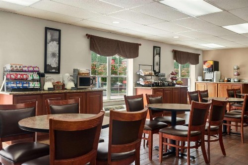 Ramada by Wyndham Pigeon Forge North - image 25