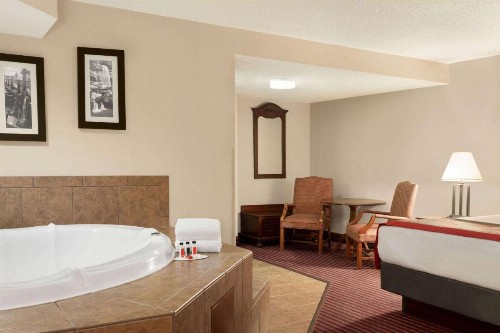 Ramada by Wyndham Pigeon Forge North - image 28