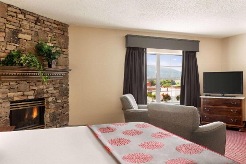 Ramada by Wyndham Pigeon Forge North - image 36
