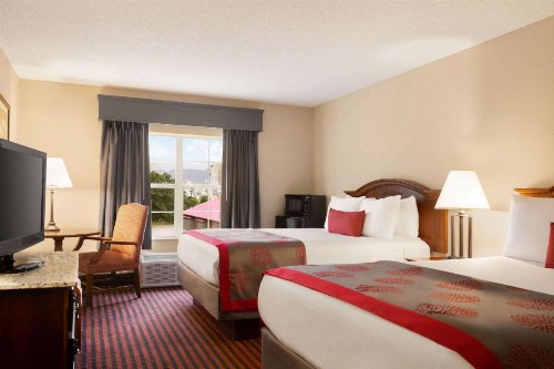 Ramada by Wyndham Pigeon Forge North - image 44