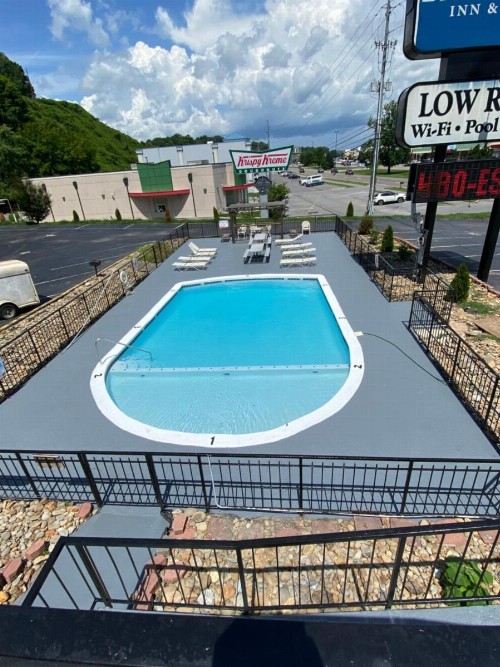 Bear Mount Inn & Suites - image 7