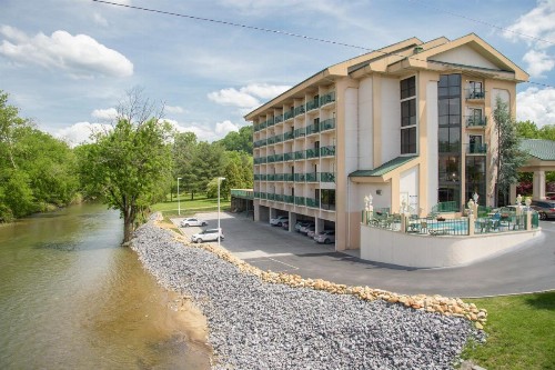 Pigeon River Inn - image 12