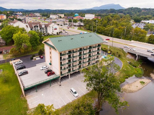 Pigeon River Inn - image 16