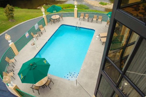 Pigeon River Inn - image 18