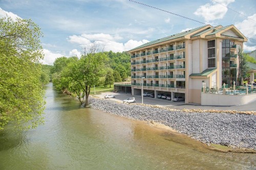 Pigeon River Inn - image 40