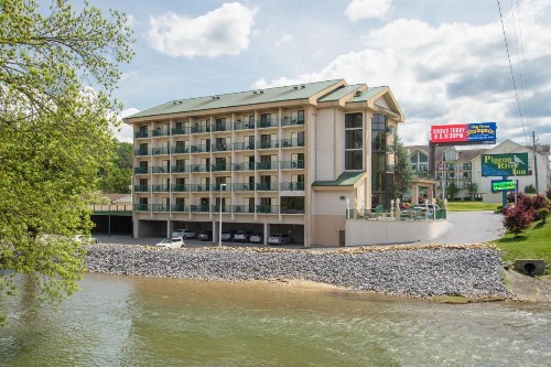 Pigeon River Inn - image 9