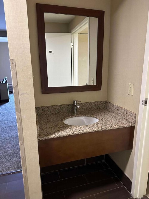 Comfort Suites Mountain Mile Area - image 17