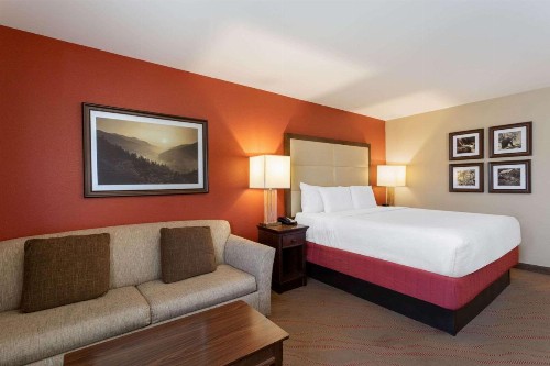 La Quinta by Wyndham Pigeon Forge - image 37