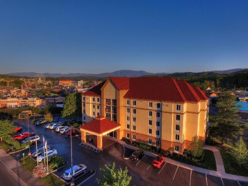La Quinta by Wyndham Pigeon Forge - image 38