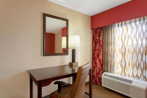 La Quinta by Wyndham Pigeon Forge - image 47