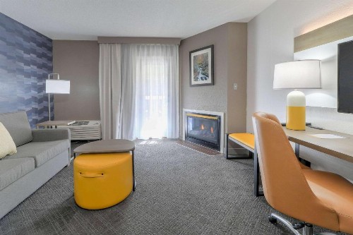 Comfort Inn & Suites at Dollywood Lane - image 10