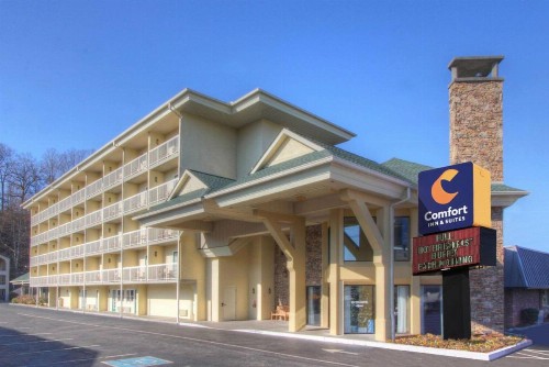 Comfort Inn & Suites at Dollywood Lane - image 2