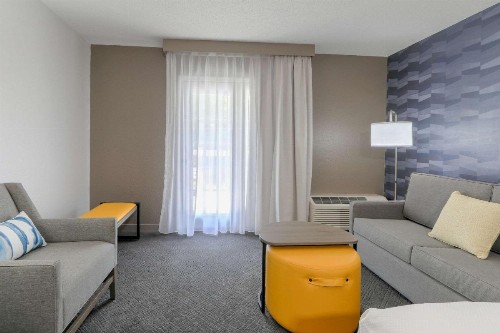 Comfort Inn & Suites at Dollywood Lane - image 4