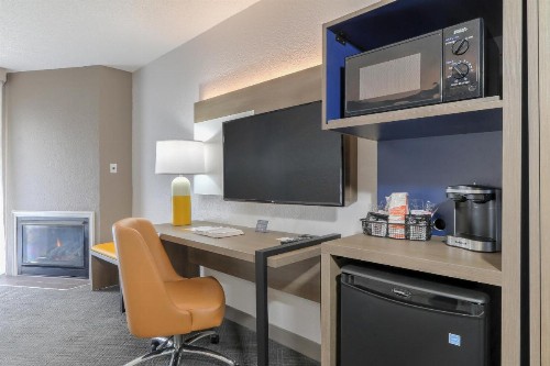 Comfort Inn & Suites at Dollywood Lane - image 9