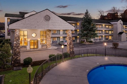 Quality Inn & Suites at Dollywood Lane - image 10