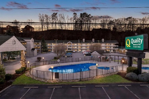 Quality Inn & Suites at Dollywood Lane - image 11