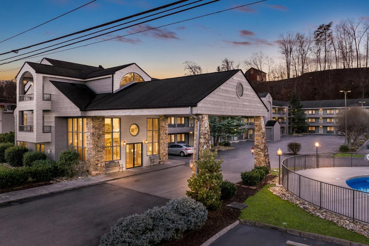 Quality Inn & Suites at Dollywood Lane - image 2