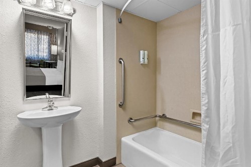 Quality Inn & Suites at Dollywood Lane - image 20