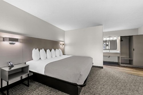 Quality Inn & Suites at Dollywood Lane - image 30
